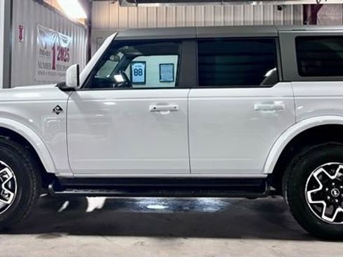 Used 2025 Ford Bronco Outer Banks AWD/4WD image 9