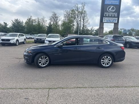 Used 2017 Chevrolet Malibu LT w/ Leather Package FWD image 6