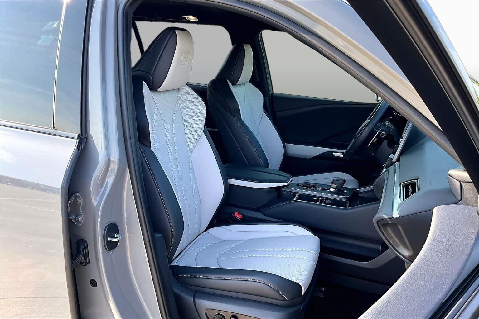 Used 2026 Lexus TX 500h AWD w/ Technology Package image 9