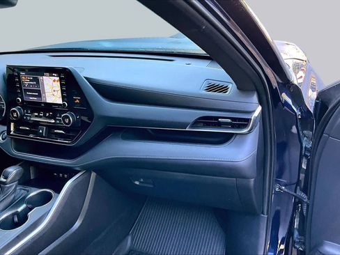 Used 2021 Toyota Highlander XSE AWD/4WD image 19