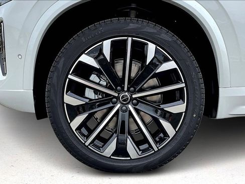 New 2026 Volvo XC90 B6 Plus w/ Protection Package Premier AWD/4WD image 12
