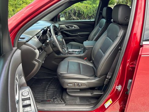 Used 2022 Chevrolet Traverse LT FWD image 29