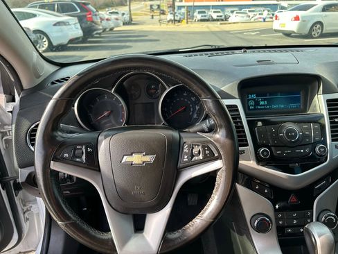 Used 2014 Chevrolet Cruze LT image 16