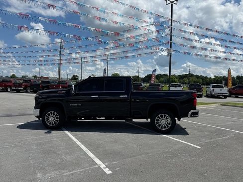 Used 2024 Chevrolet Silverado 2500 LTZ w/ LTZ Convenience Package AWD/4WD image 3