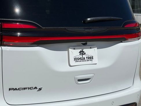 New 2026 Chrysler Pacifica Select w/ S Appearance Package image 8