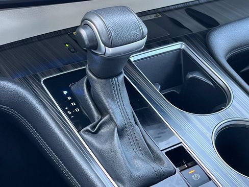 Certified 2023 Toyota Sienna Platinum FWD image 27