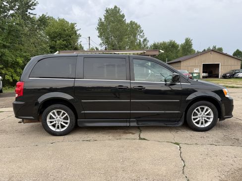 Used 2019 Dodge Grand Caravan SXT FWD image 7