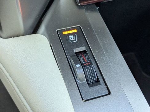 Used 2018 Lexus GX 460 Premium w/ Premium Package image 22