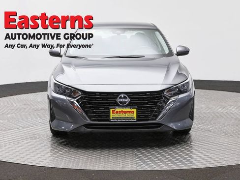 Used 2024 Nissan Sentra SV FWD image 2