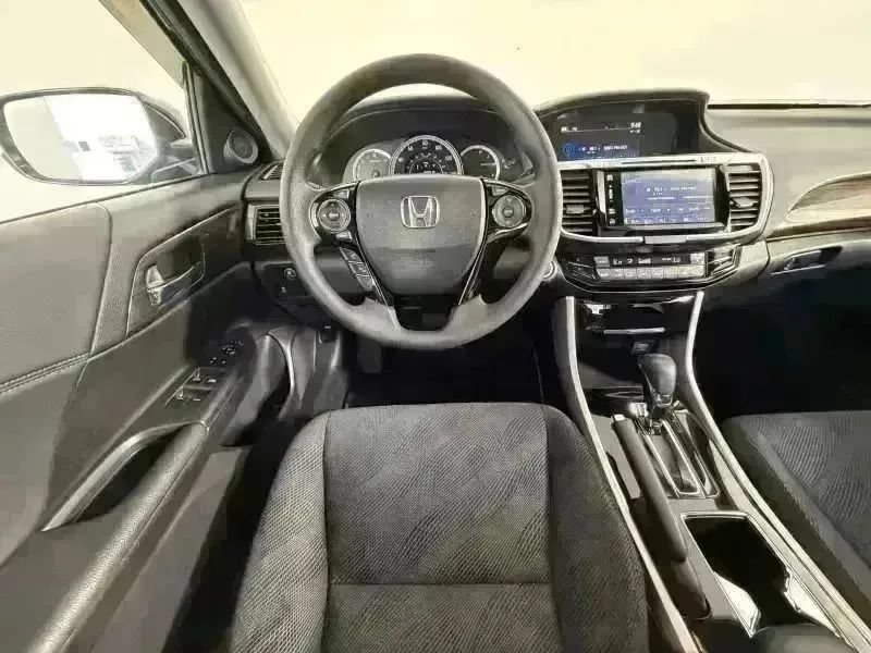 Used 2017 Honda Accord EX image 25