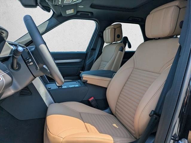Used 2025 Land Rover Discovery Dynamic SE AWD/4WD image 4