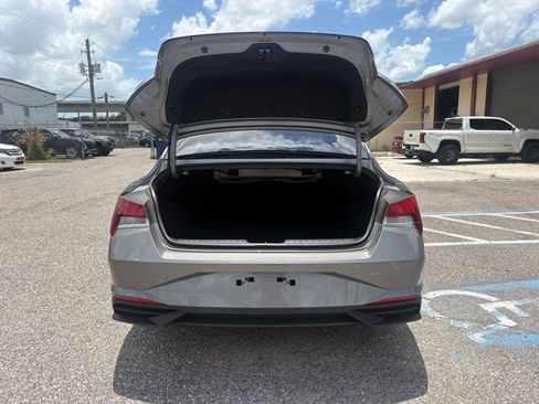Used 2023 Hyundai Elantra SEL FWD image 13