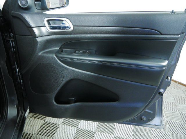Used 2015 Jeep Grand Cherokee Altitude AWD/4WD image 11