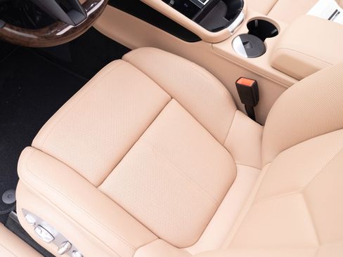 Certified 2026 Porsche Macan AWD/4WD image 16