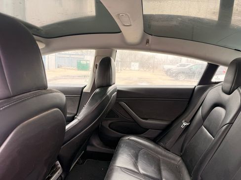 Used 2019 Tesla Model 3 Standard Range Plus image 9