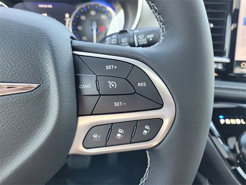 New 2026 Chrysler Pacifica Limited w/ Trailer Tow Group image 32