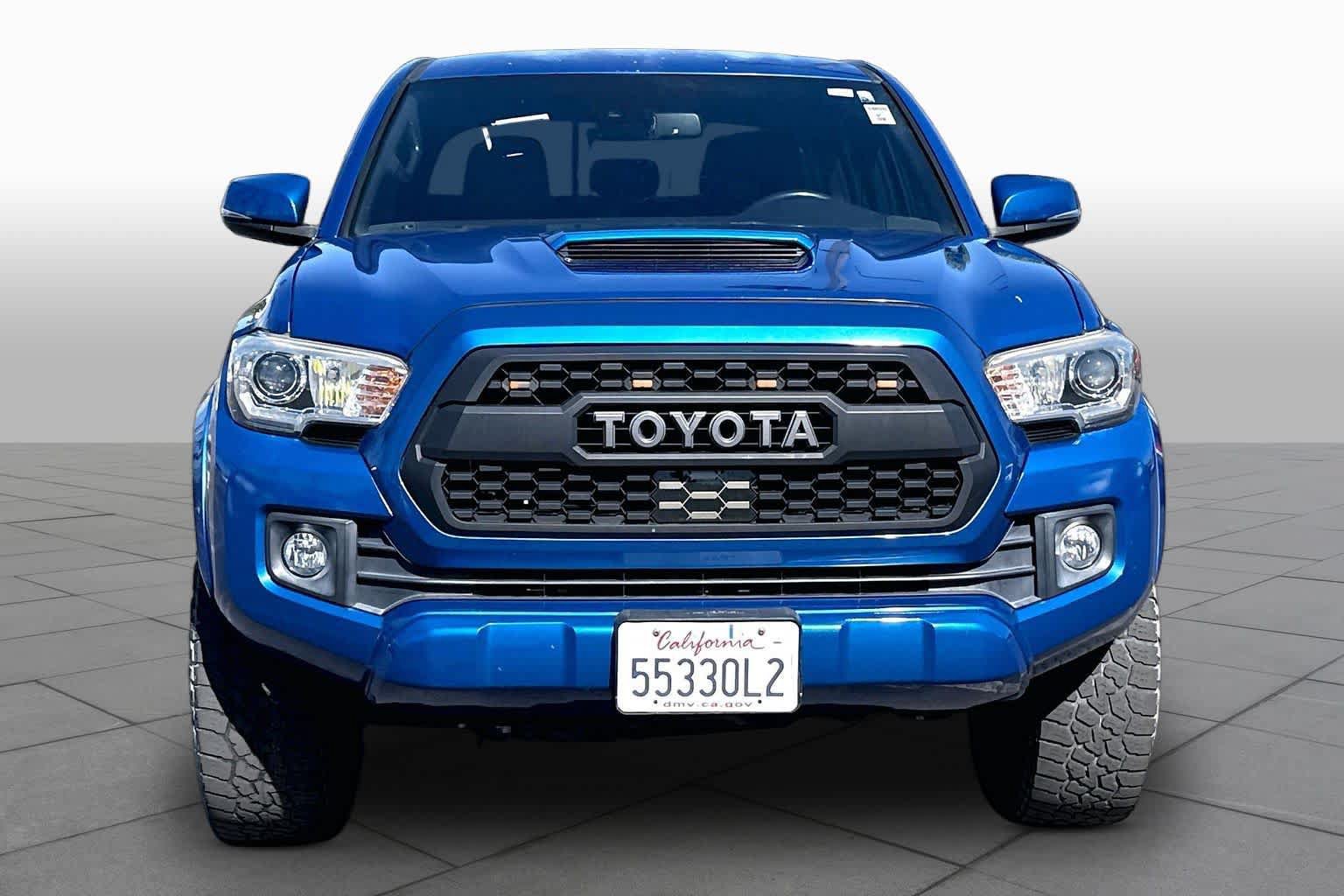 Used 2018 Toyota Tacoma TRD Sport w/ Technology Package RWD image 3