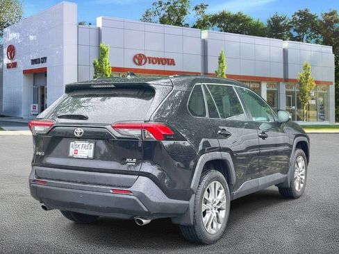 Certified 2021 Toyota RAV4 XLE Premium AWD/4WD image 6