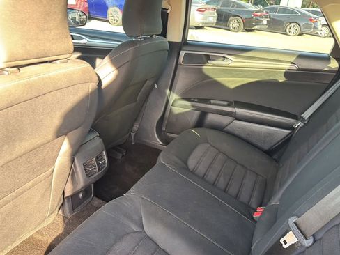 Used 2018 Ford Fusion SE w/ Fusion SE Technology Package FWD image 43