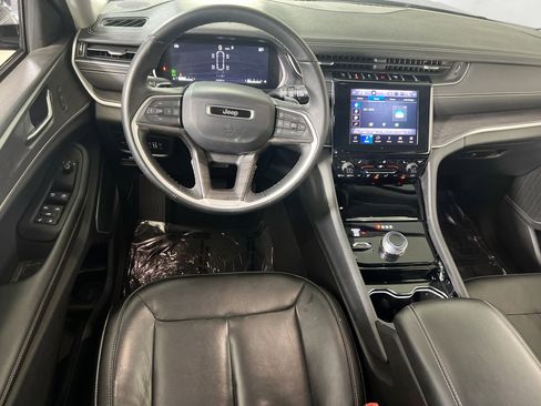 Used 2022 Jeep Grand Cherokee Limited image 20