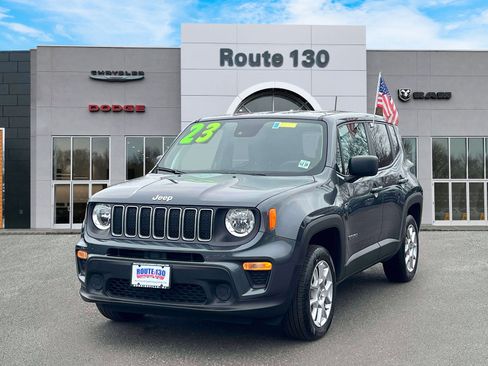 Used 2023 Jeep Renegade Latitude image 2