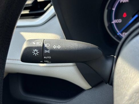 Used 2023 Toyota RAV4 XLE AWD/4WD image 11