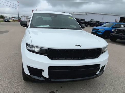 New 2025 Jeep Grand Cherokee L Altitude image 3