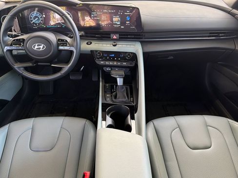 Used 2025 Hyundai Elantra Limited FWD image 17