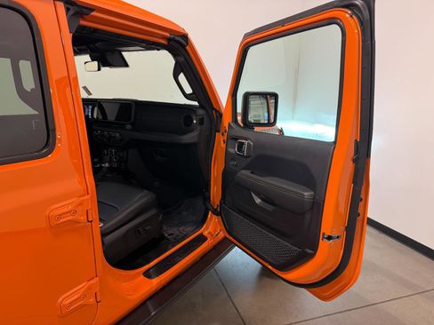 Used 2025 Jeep Wrangler Unlimited Rubicon 392 AWD/4WD image 16