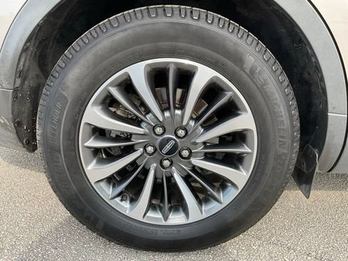 Used 2021 Lincoln Nautilus FWD w/ Equipment Group 101A image 12
