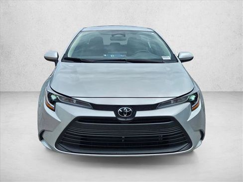 Used 2025 Toyota Corolla LE FWD image 2