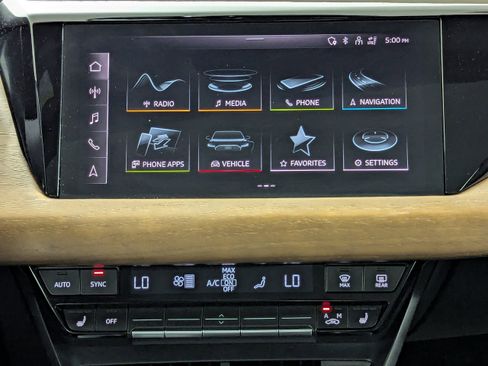 Used 2023 Audi e-tron GT Premium Plus AWD/4WD image 17
