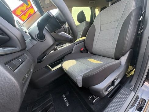 Used 2023 Nissan Rogue SV FWD image 12