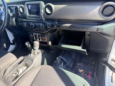 Used 2018 Jeep Wrangler Unlimited Sport w/ Technology Group AWD/4WD image 28