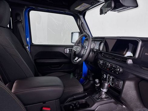 Used 2024 Jeep Wrangler Sahara image 30