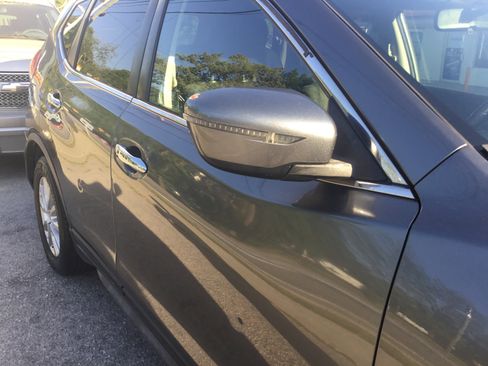 Used 2017 Nissan Rogue SV FWD image 5