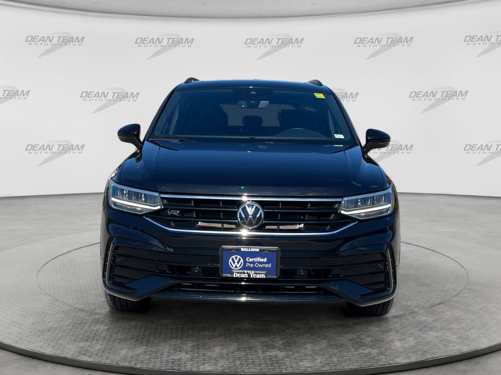 Certified 2024 Volkswagen Tiguan SE R-Line w/ MDO Package, Two-Row AWD/4WD image 2