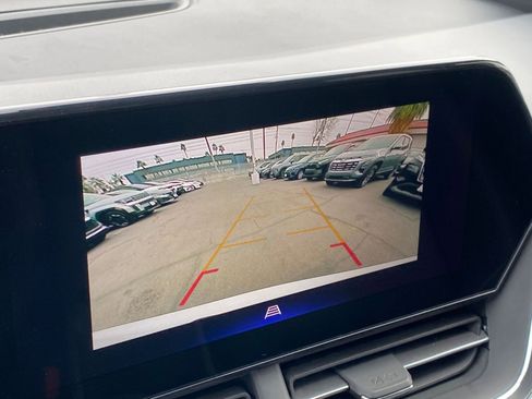 Used 2025 Chevrolet Trax LT w/ LT Convenience Package image 22