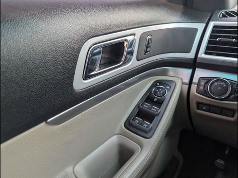 Used 2014 Ford Explorer XLT w/ Equipment Group 202A FWD image 14