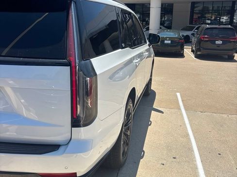 Used 2021 Cadillac Escalade Sport w/ Driver Assist Tech Package AWD/4WD image 8