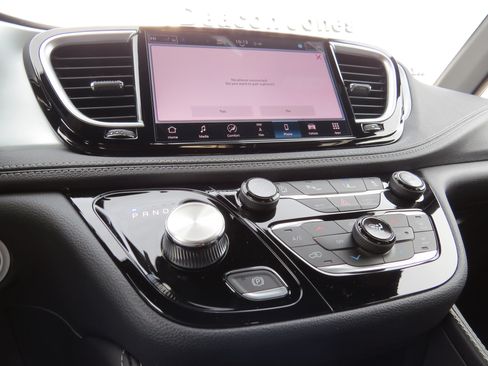 New 2026 Chrysler Pacifica Limited FWD image 26