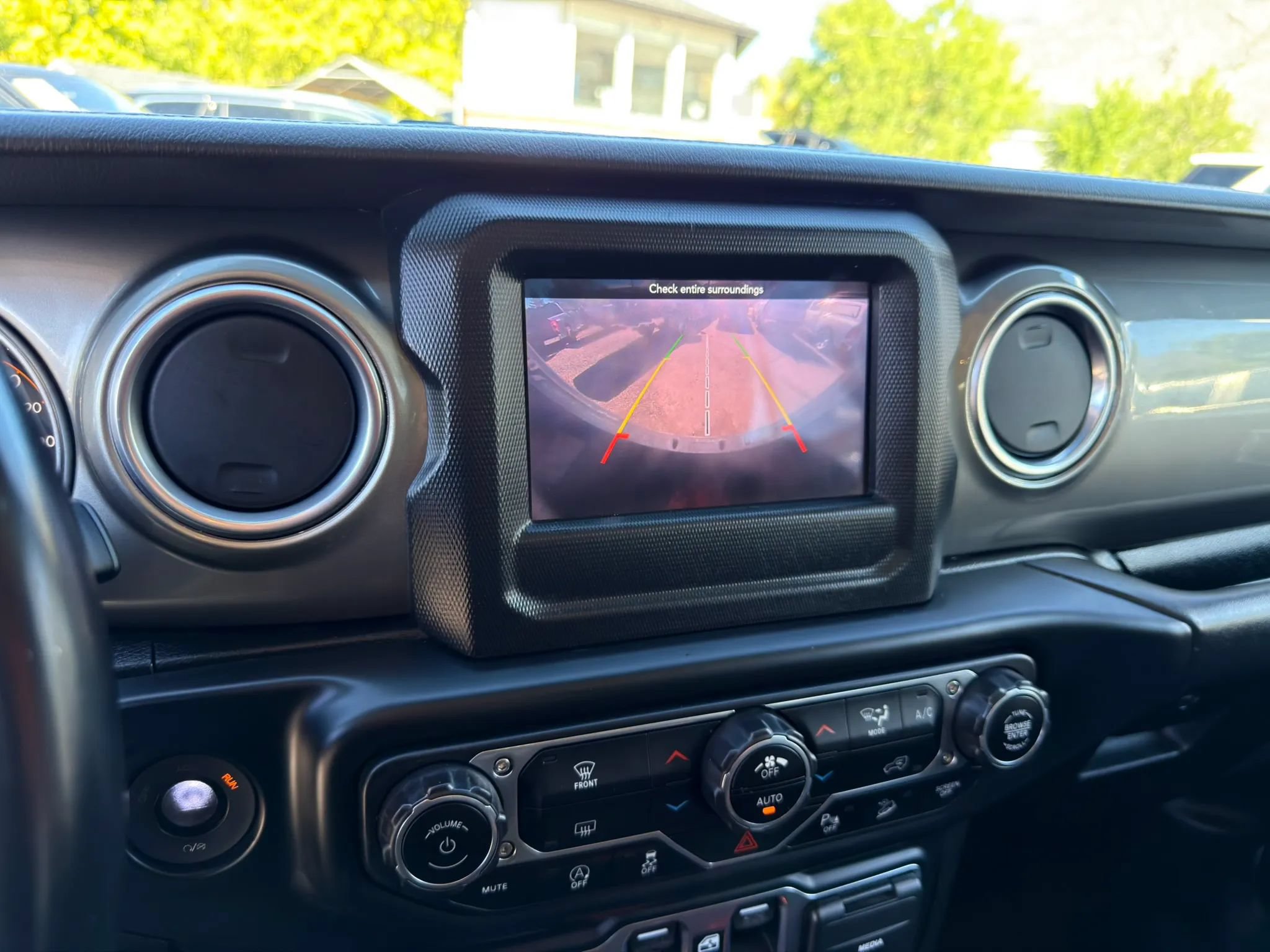 Used 2019 Jeep Wrangler Unlimited Sahara w/ Safety Group AWD/4WD image 40