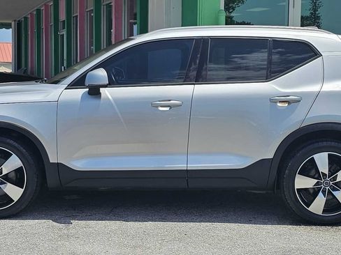 Used 2019 Volvo XC40 T5 Momentum AWD/4WD image 2