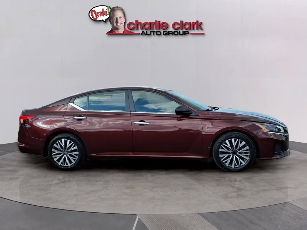 Used 2024 Nissan Altima 2.5 SV FWD image 6
