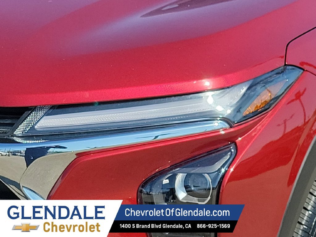 Used 2025 Chevrolet Trax LT FWD image 9
