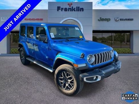 Used 2025 Jeep Wrangler Unlimited Sahara w/ Safety Group AWD/4WD image 3