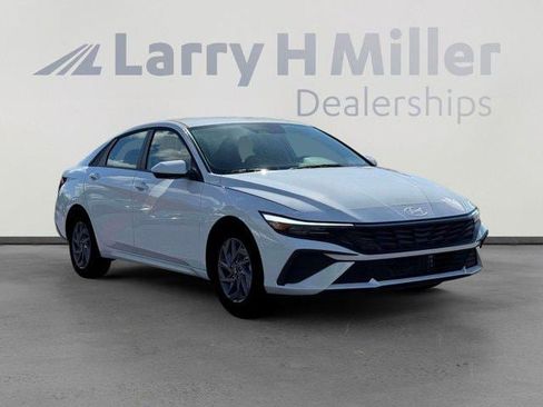 New 2026 Hyundai Elantra Hybrid FWD image 11