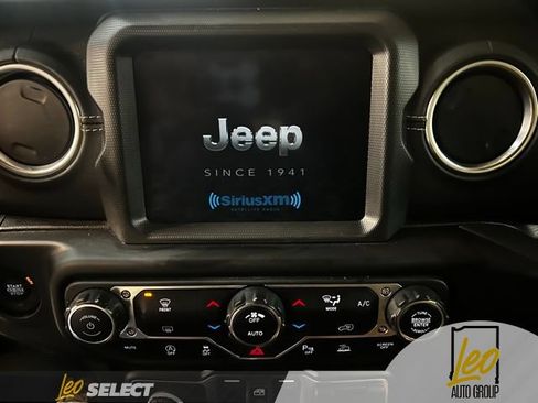 Used 2022 Jeep Wrangler Unlimited Sahara w/ Safety Group AWD/4WD image 15