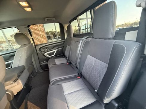 Used 2022 Nissan Titan SV image 14