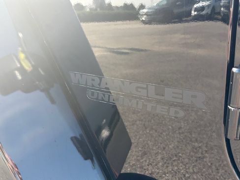 Used 2016 Jeep Wrangler Unlimited Rubicon AWD/4WD image 46